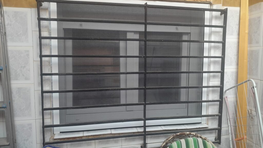 ventanas abatibles pvc con mosquitera (1)